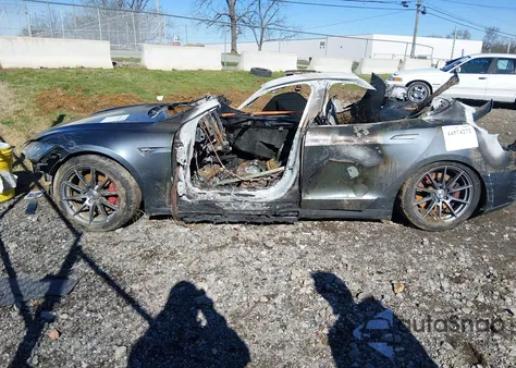 2015 Tesla Model S 70D/85D/P85D z USA, uszkodzony, nr VIN 5YJSA1H25FF084490